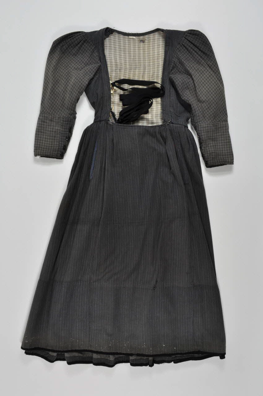 Bonnival robe Rhône-Alpes, France 1930 1971.85.1.1 Photo Mucem