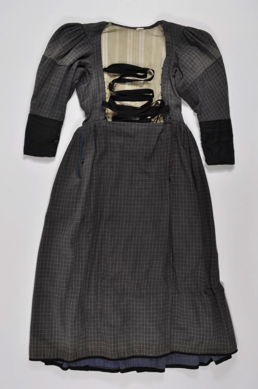 Bonnival robe Rhône-Alpes, France 1930 1971.85.2 Photo Mucem