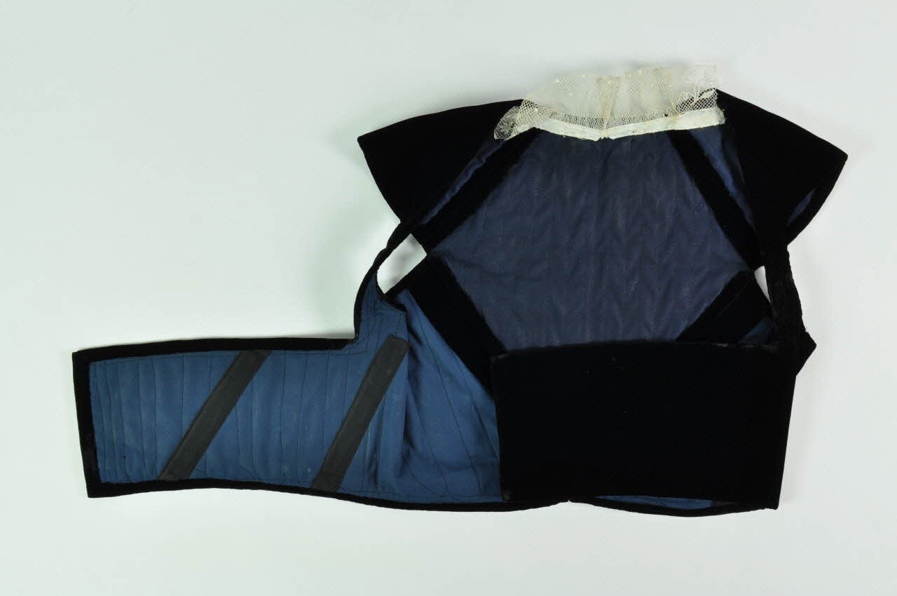 Louise Renevot corselet Bretagne, France 1954 1971.97.1.3 Photo Mucem