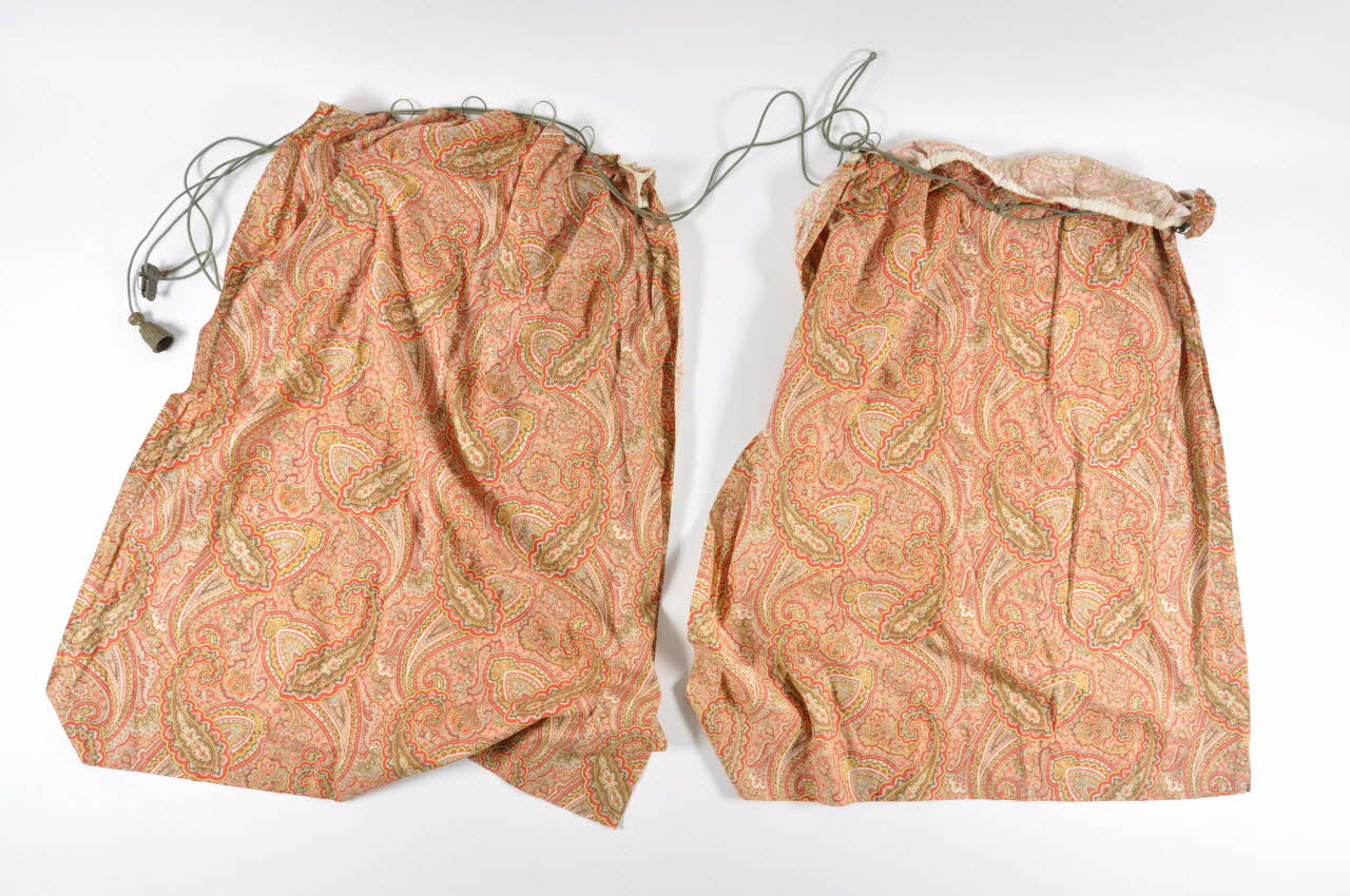 Pacaut castelet portatif de marionnettes Aquitaine, France 1938-1941 1974.2.1.26-27 Photo Mucem