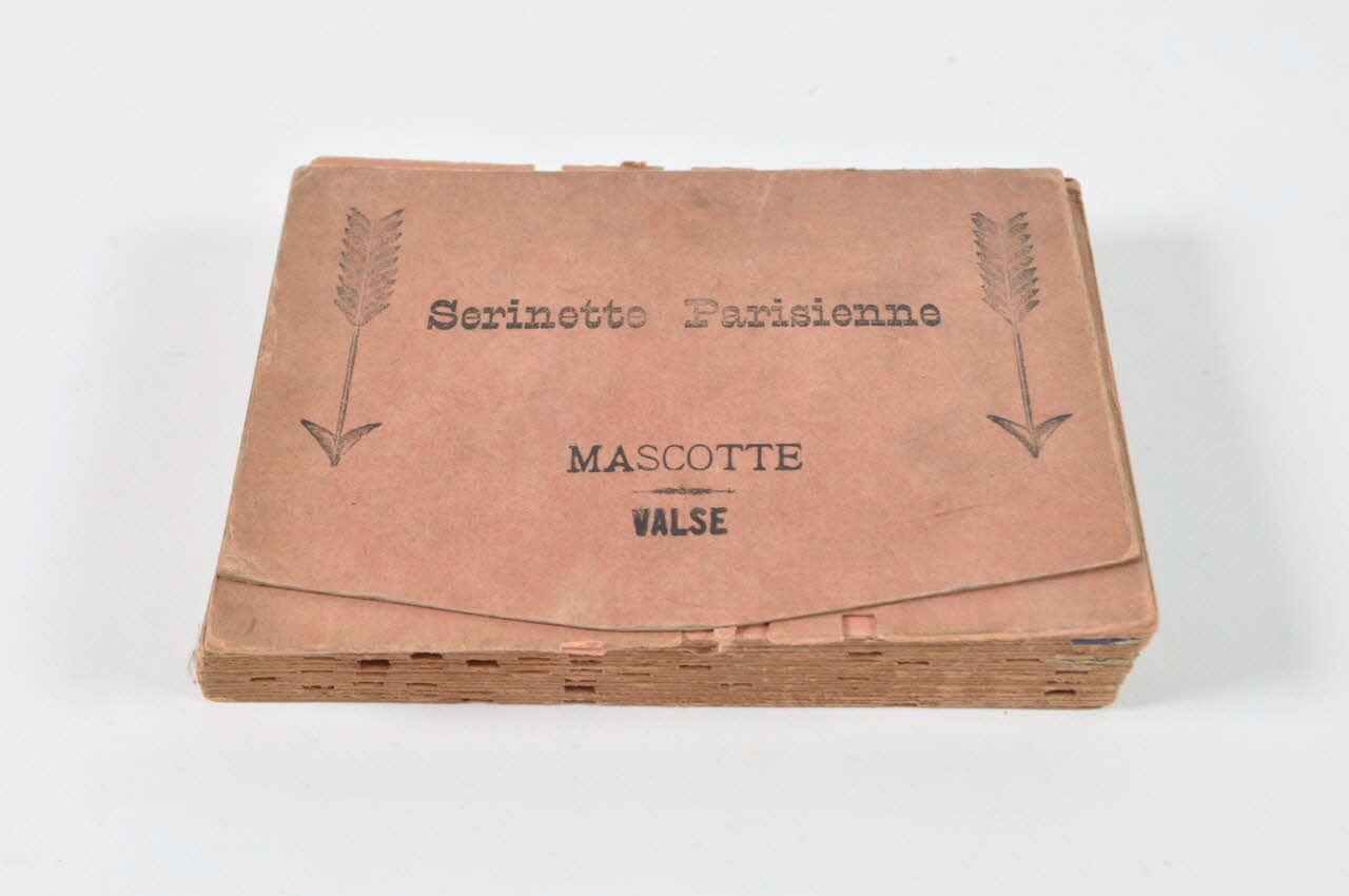 carton perforé 1974.23.3 Photo Mucem