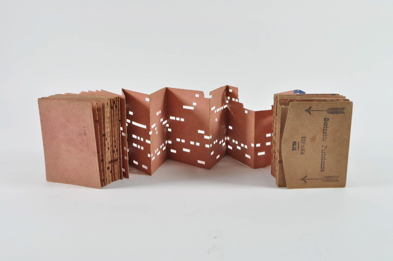 carton perforé 1974.23.5 Photo Mucem
