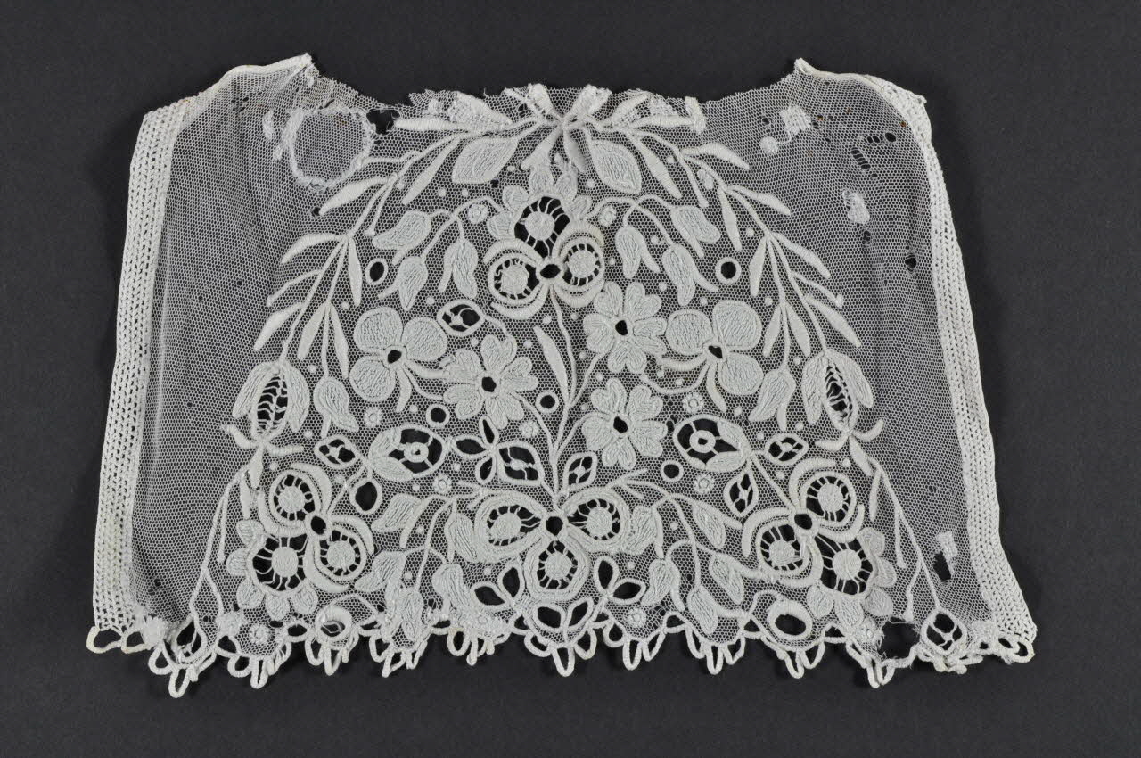 ELEMENT DE COIFFE Bretagne, France 1880 1974.27.1 Photo Mucem