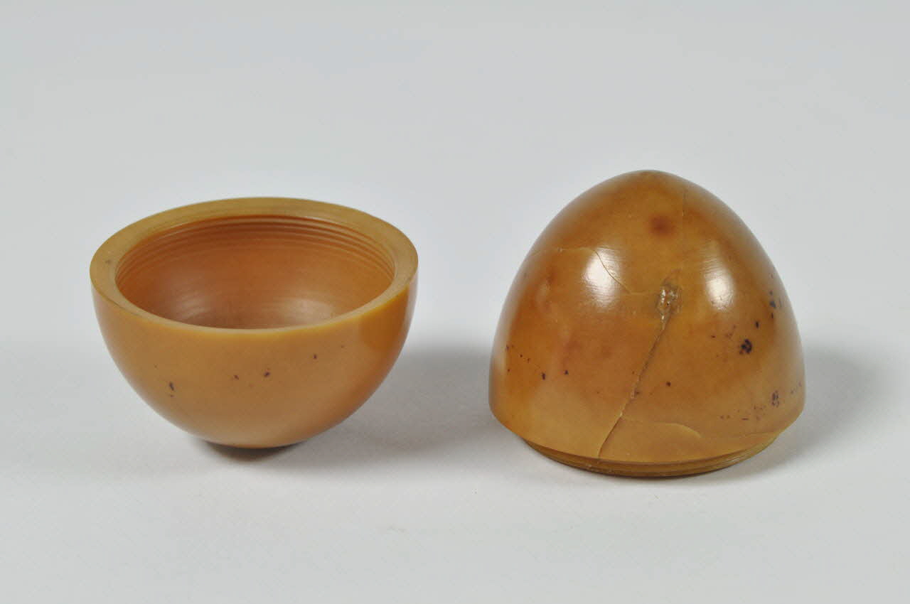 OEUF DE PAQUES 1973.54.38.1-2 Photo Mucem