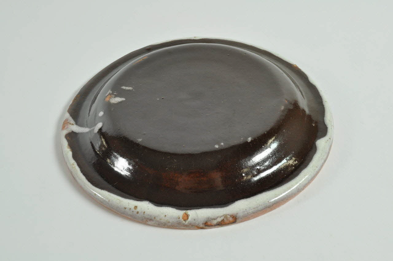 Poterie La Villa assiette Pays de la Loire, France 1900 1937.53.23.16 Photo Mucem
