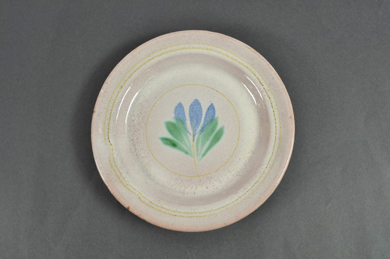 Poterie La Villa assiette Pays de la Loire, France 1900 1937.53.23.8 Photo Mucem