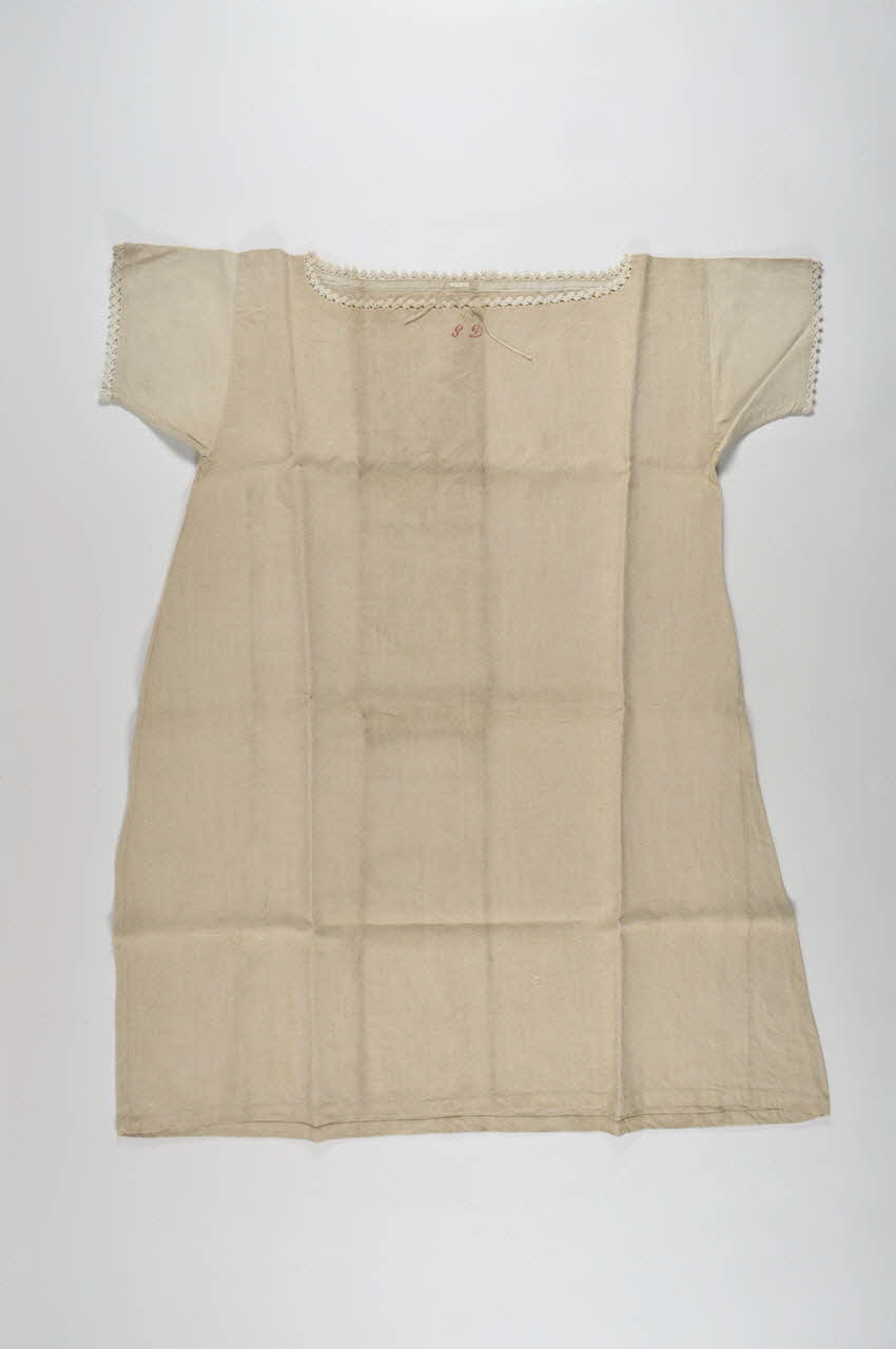 chemise de femme 1860 1974.87.29 Photo Mucem
