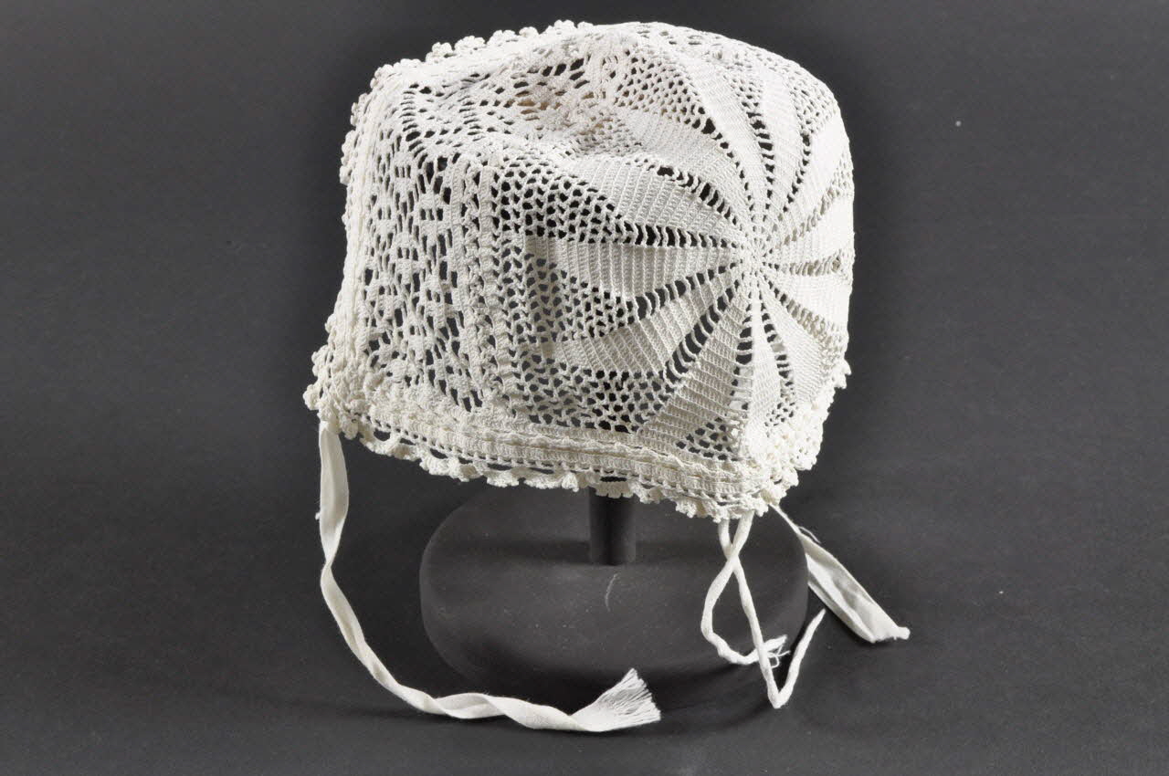 bonnet d'enfant 1900-1910 1974.9.13 Photo Mucem