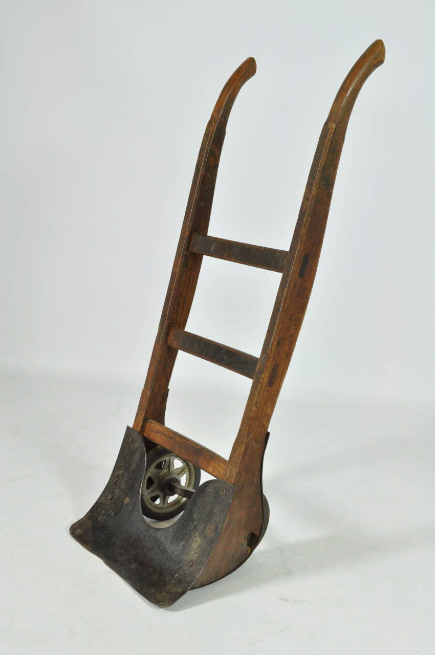 BROUETTE A SACS diable 1950 1972.29.15 Photo Mucem