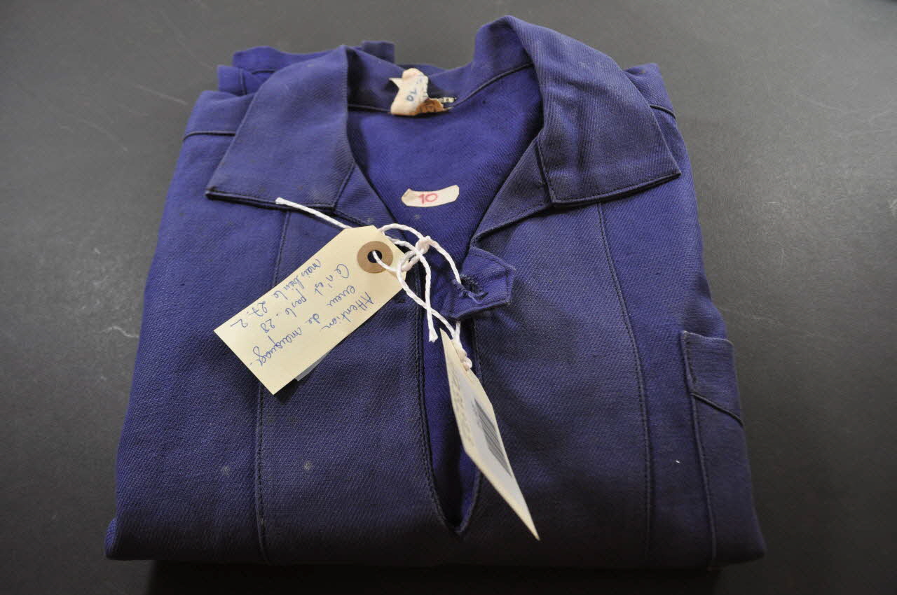 Le Cor costume de parqueuse d'huitres Aquitaine, France 1975 1977.39.27.2 Photo Mucem