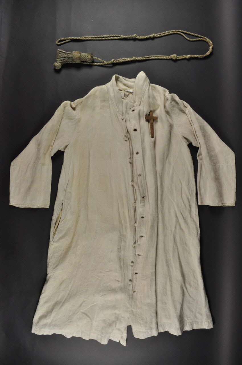 robe de pénitent bourras 1971-1981 1977.55.1.1-3 Photo Mucem