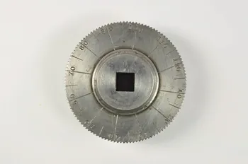 MACHINE A GUILLOCHER 1972.64.12 Photo Mucem
