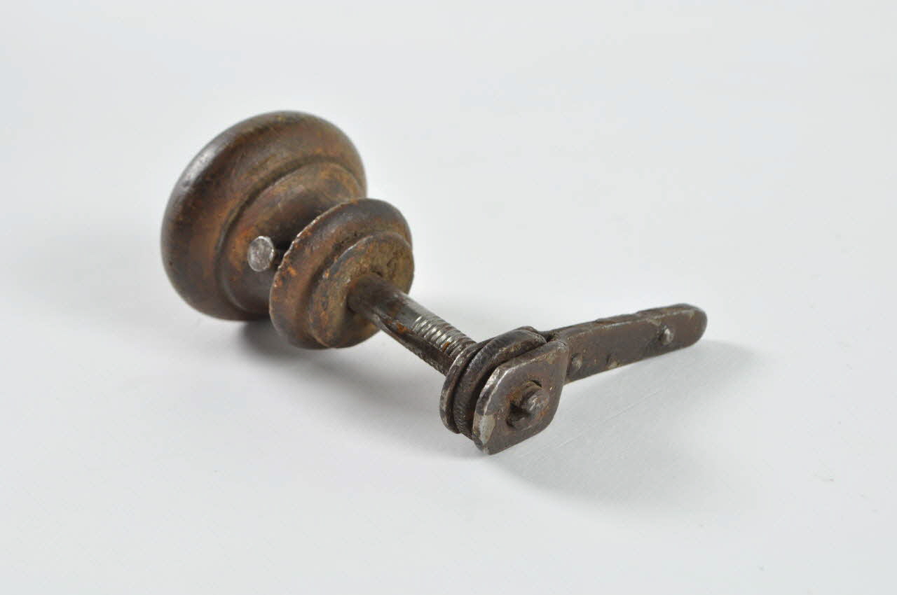 MACHINE A GUILLOCHER 1972.64.19 Photo Mucem