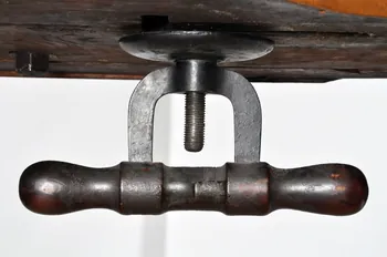 MACHINE A GUILLOCHER 1972.64.2.1-4  Photo Mucem