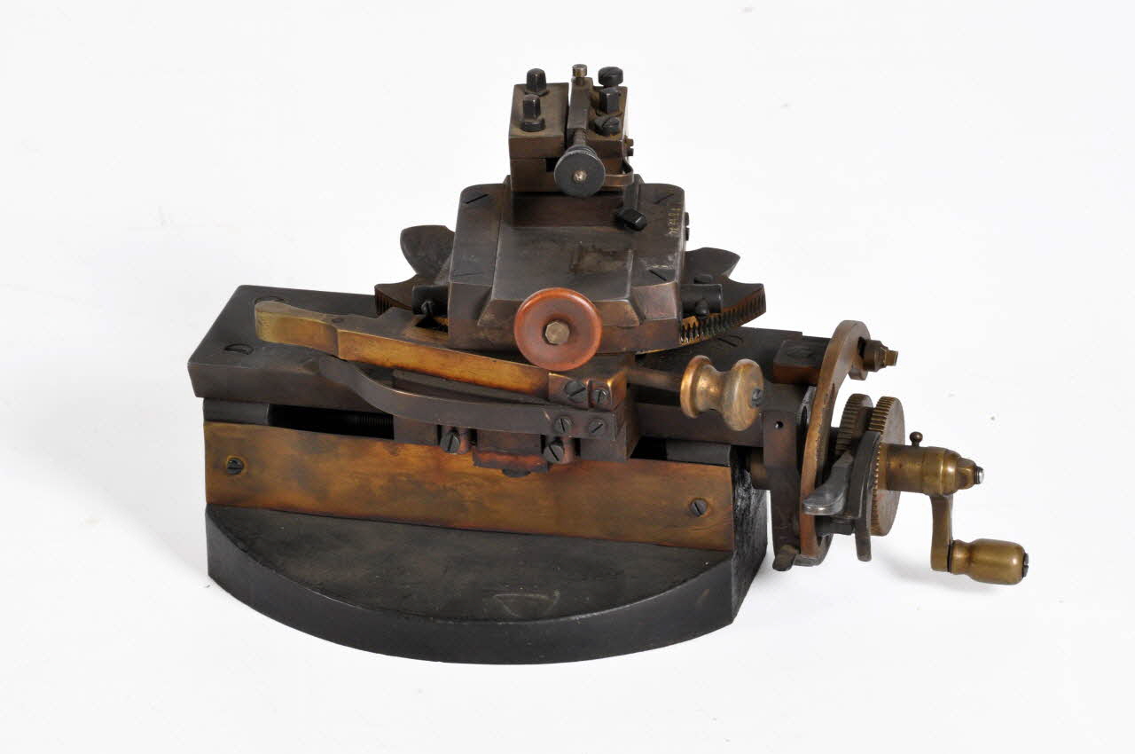 MACHINE A GUILLOCHER 1972.64.2.1-4 Photo Mucem