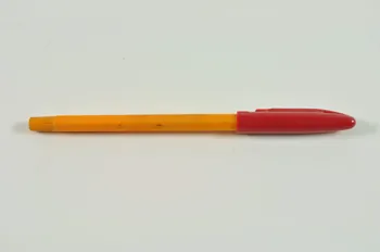 stylo à bille 1977.60.72.4.1-2  Photo Mucem