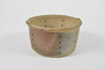 égouttoir à fromage 1938.186.3 Photo Mucem