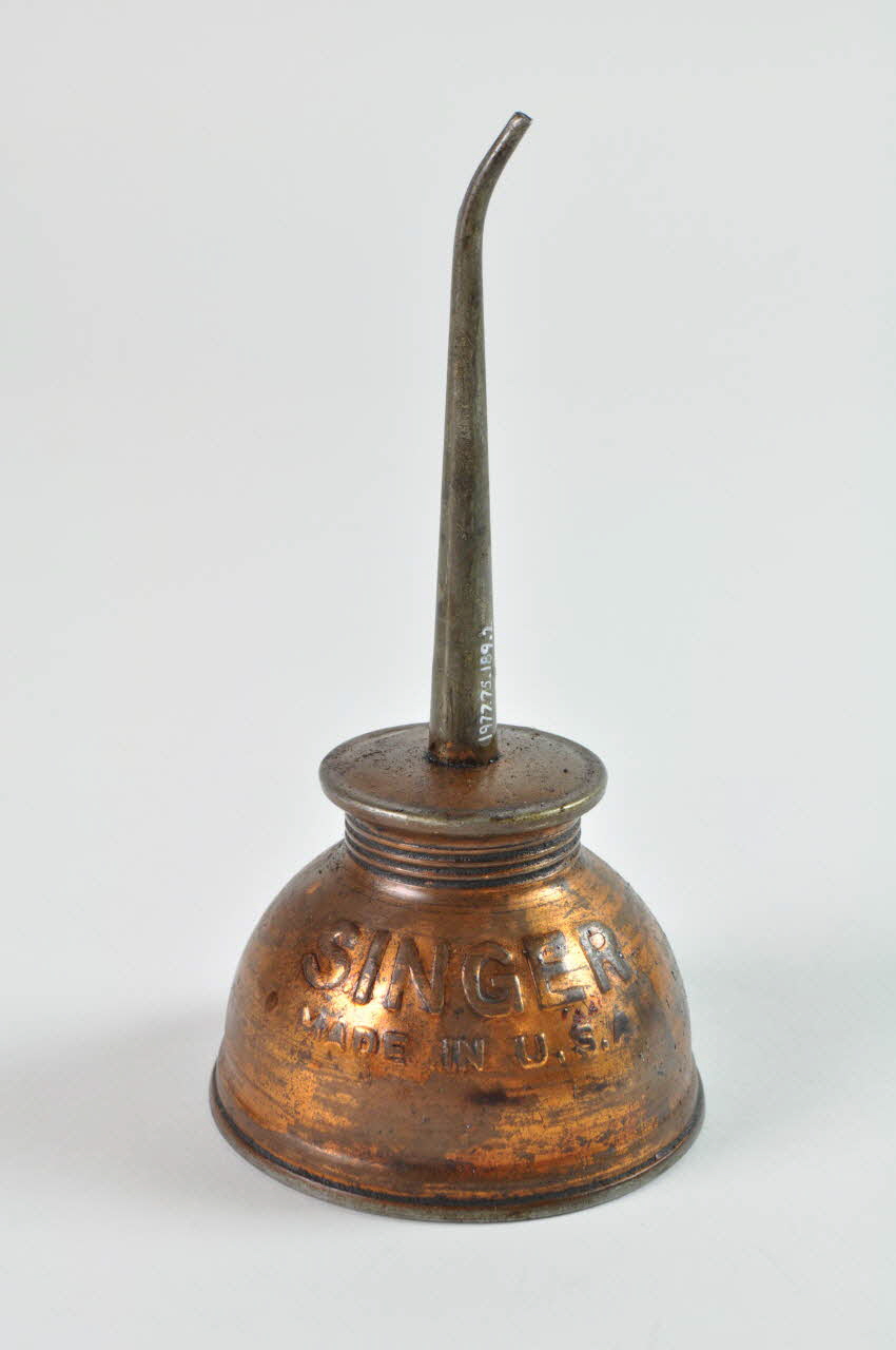 Singer burette 1900-1950 1977.75.189.1-2 Photo Mucem