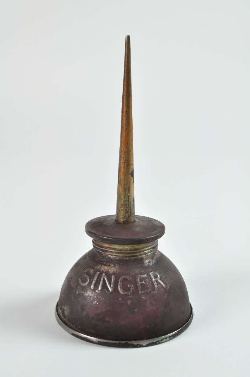 Singer burette 1900-1950 1977.75.190.1-2 Photo Mucem