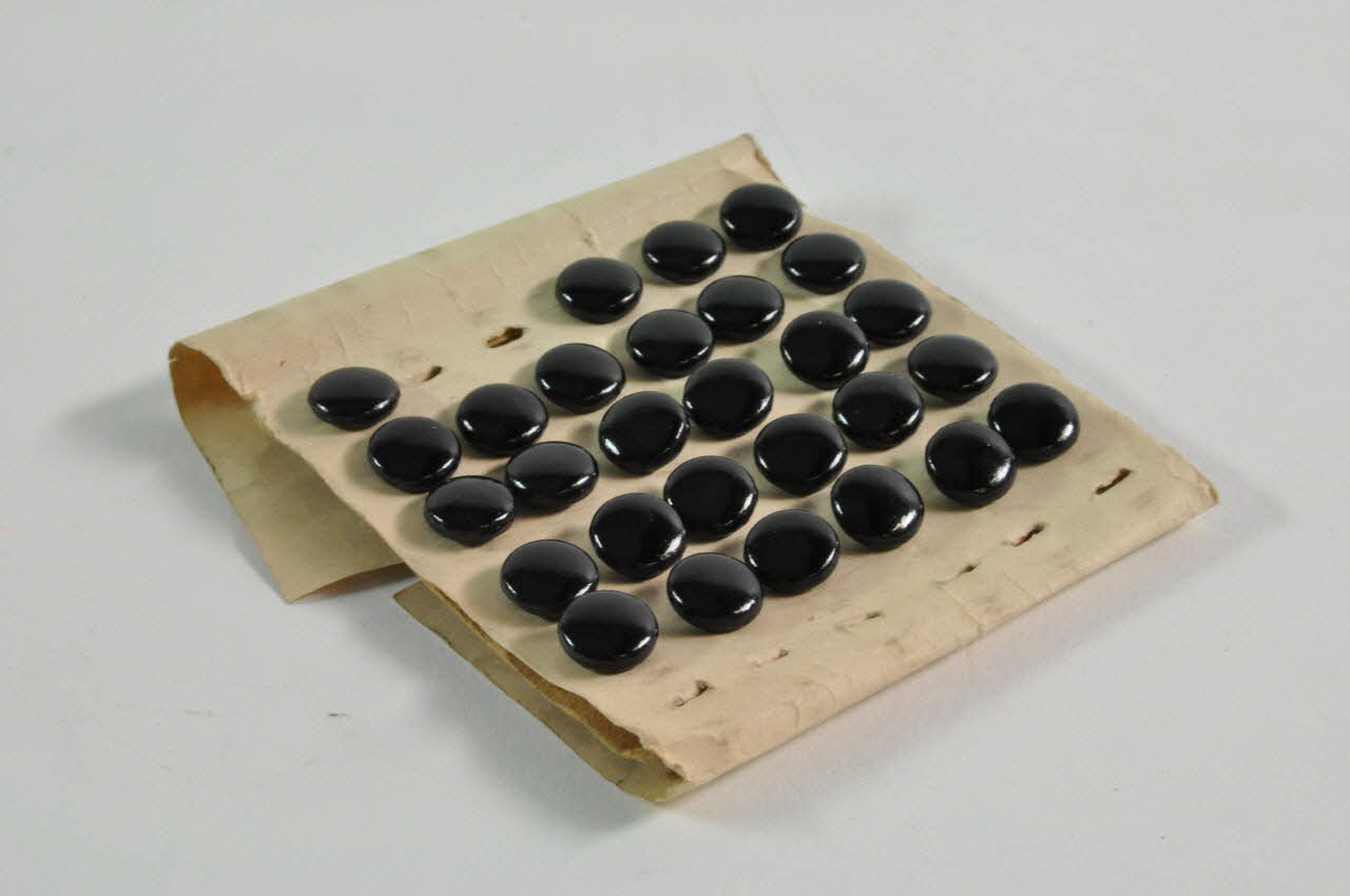 CARTON DE BOUTONS 1900-1950 1977.75.248.2 Photo Mucem