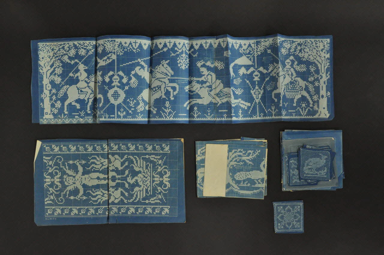 MODELE DE BRODERIE Modèles de travaux de fils sur papier 1977.82.44.1-31 Photo Mucem