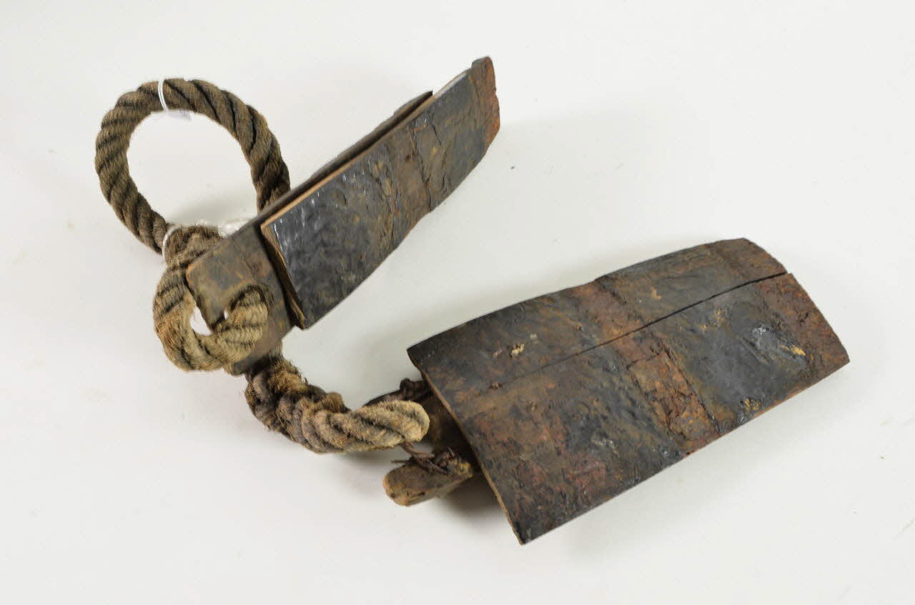 DOUELLE A POIGNEE 1938.49.2.8.3-5 Photo Mucem