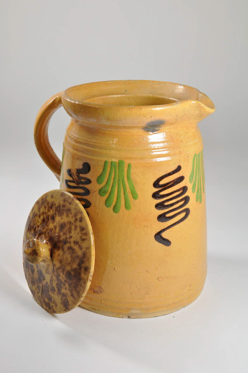 pot Alsace, France 1950-1975 1975.91.16.1-2 Photo Mucem