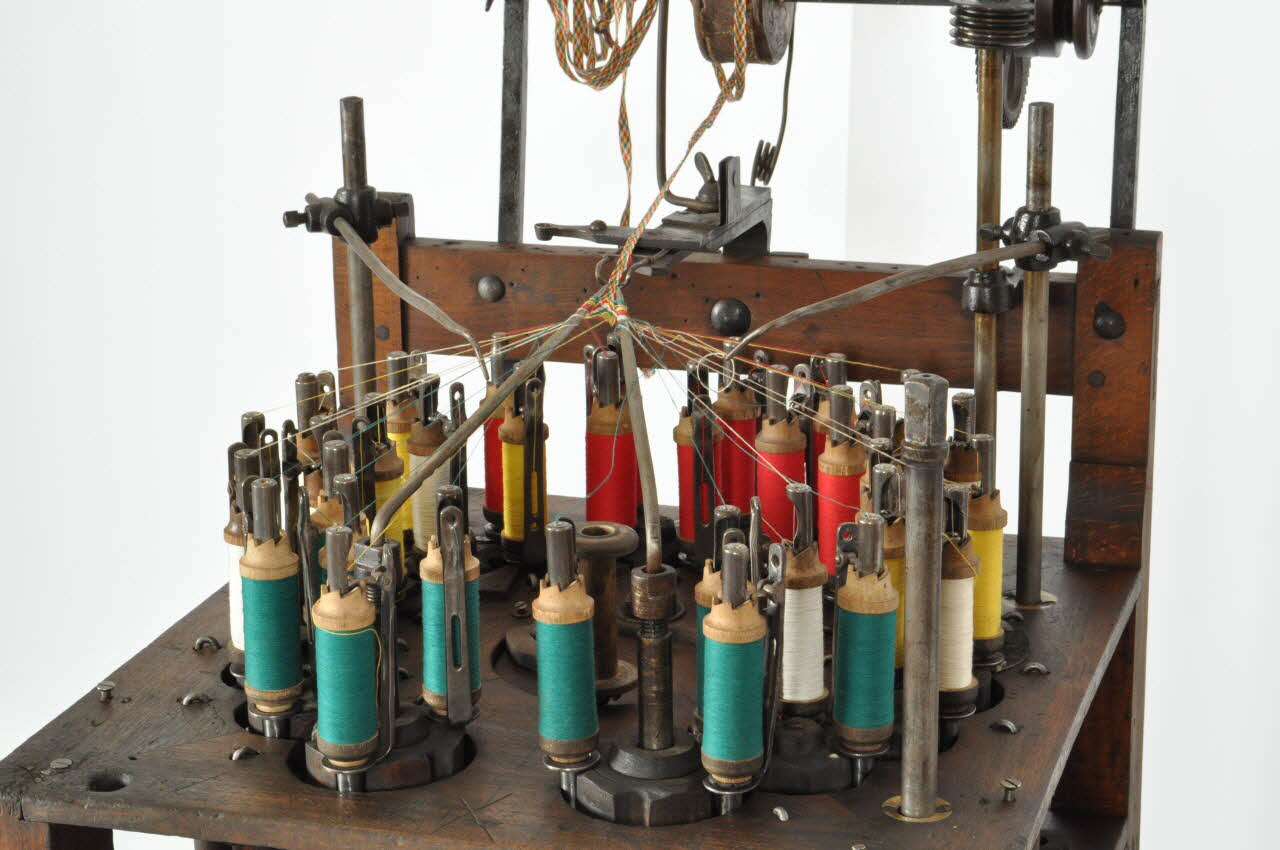 métier de passementerie Rhône-Alpes, France 1890-1910 1979.28.1 Photo Mucem