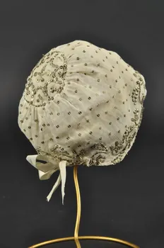 bonnet de nouveau-né 1940.26.25 Photo Mucem
