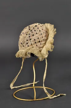 bonnet de nouveau-né 1940.26.30 Photo Mucem