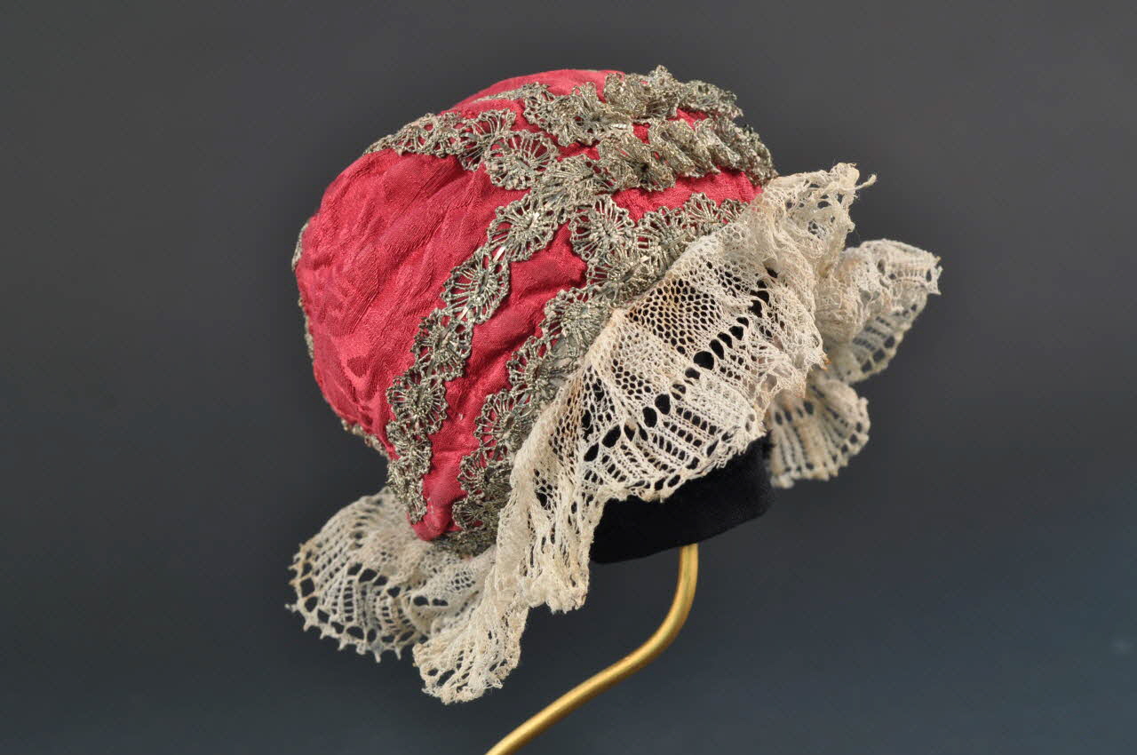 bonnet de nouveau-né 1940.26.31 Photo Mucem
