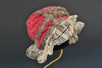 bonnet de nouveau-né 1940.26.31 Photo Mucem