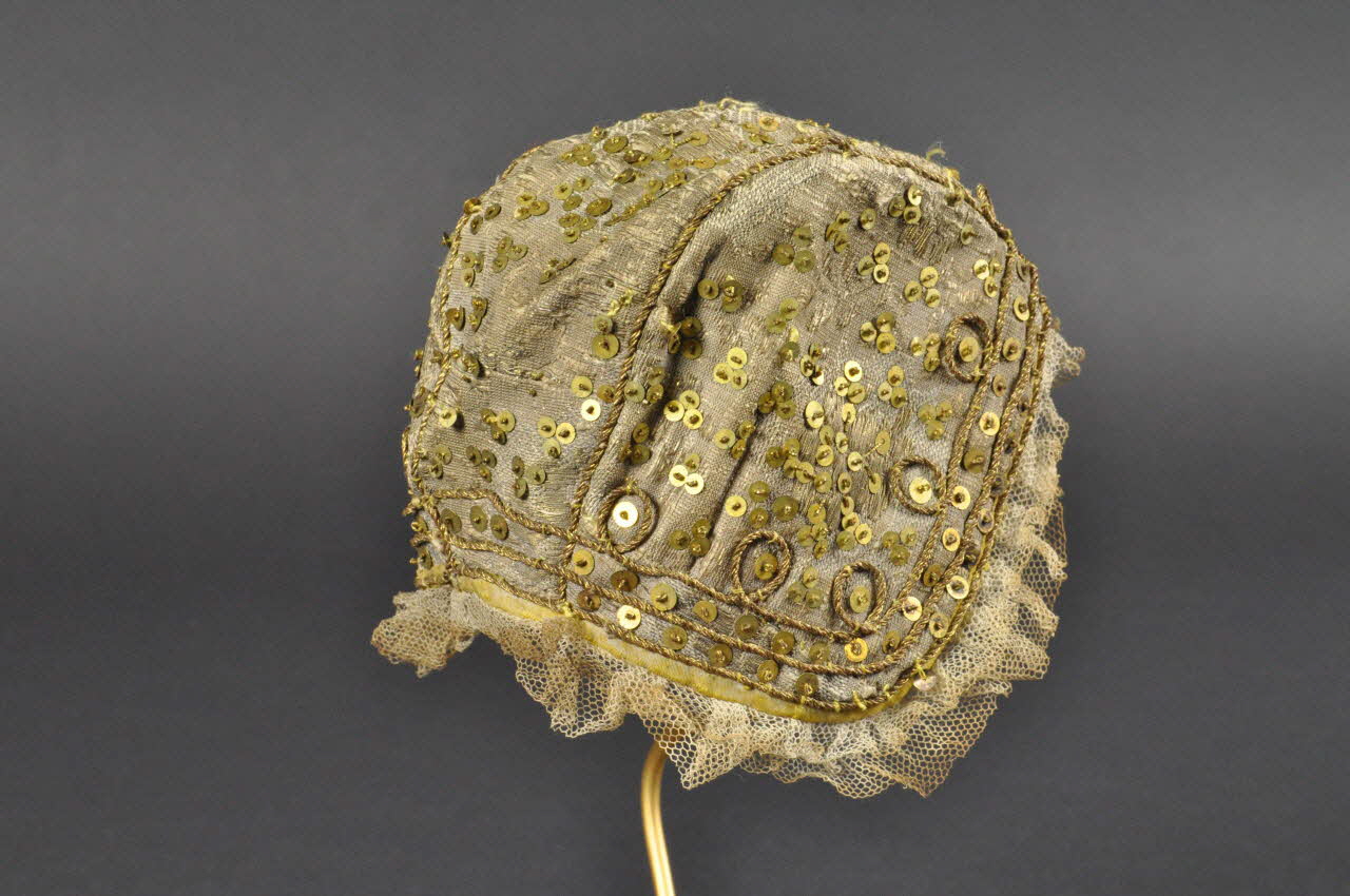 bonnet de nouveau-né 1940.26.32 Photo Mucem