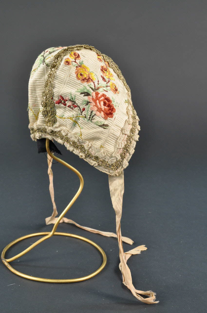 bonnet de nouveau-né 1940.26.34 Photo Mucem