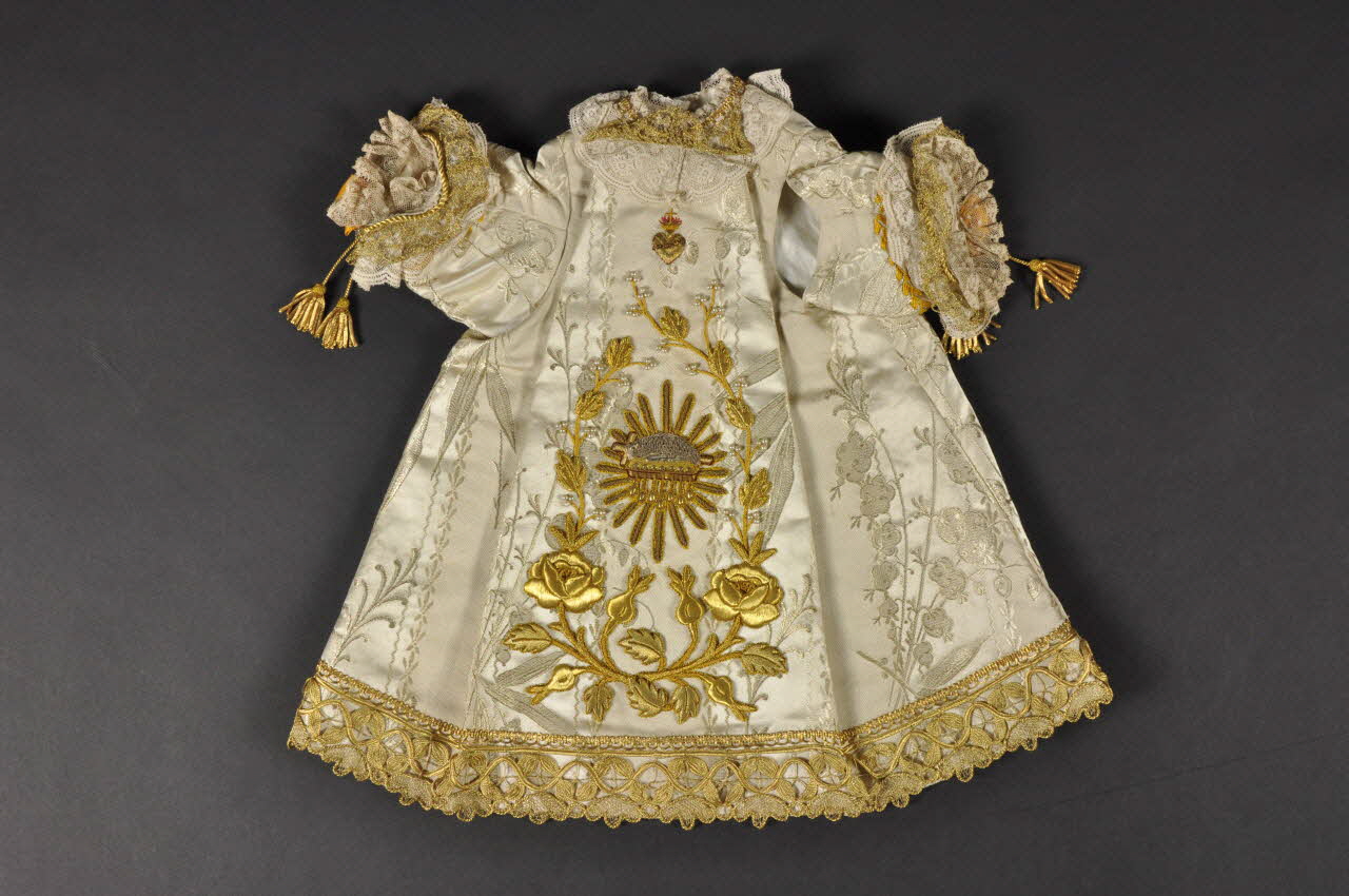 Couvent Du Refuge robe De l'Enfant Jésus de Prague Centre, France 1870-1914 1979.34.10 Photo Mucem