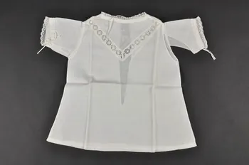 Couvent Du Refuge chemise De l'Enfant Jésus de Prague Centre, France 1870-1914 1979.34.16  Photo Mucem