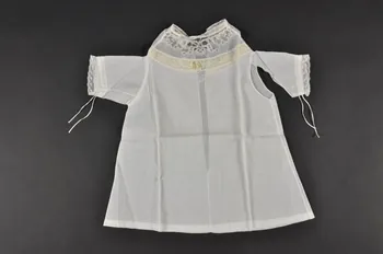 Couvent Du Refuge chemise De l'Enfant Jésus de Prague Centre, France 1870-1914 1979.34.17  Photo Mucem