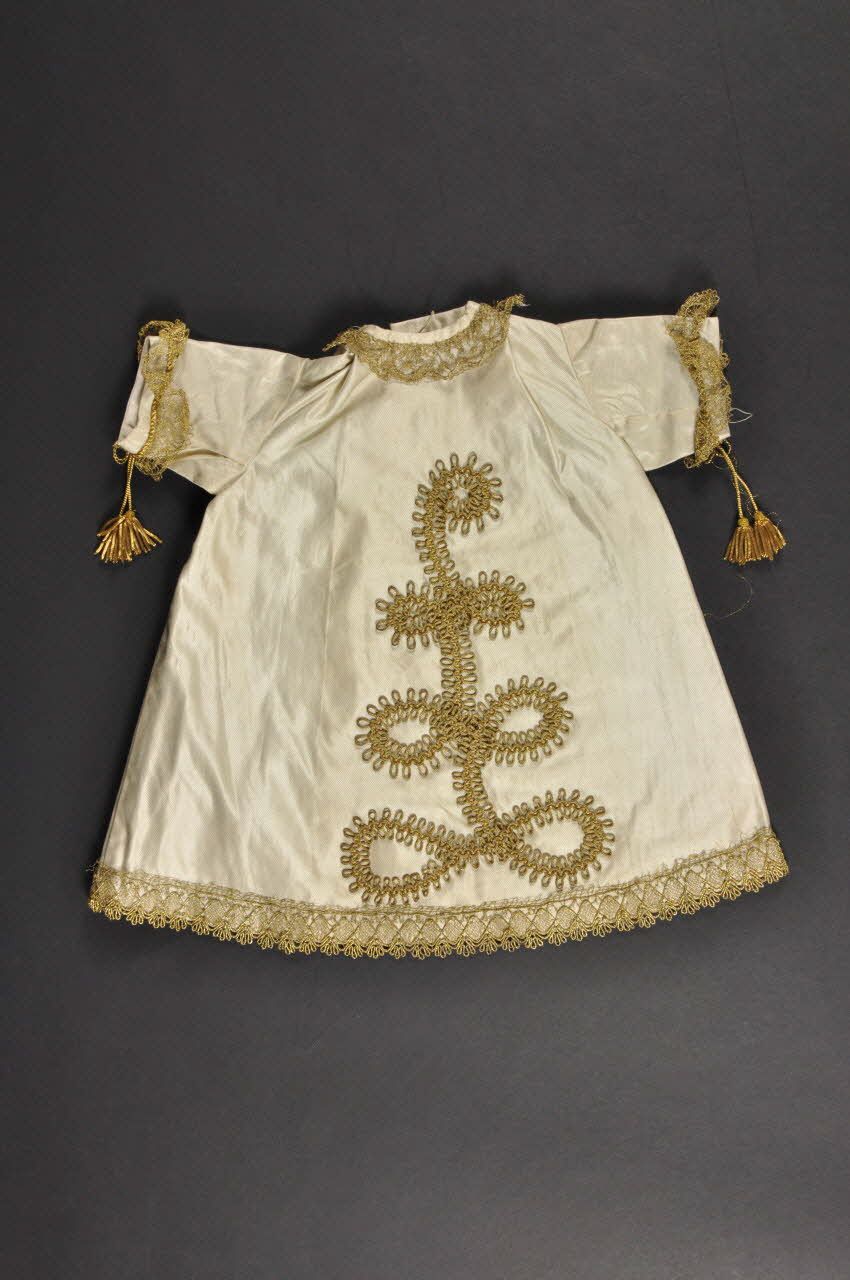 Couvent Du Refuge robe De l'Enfant Jésus de Prague Centre, France 1870-1914 1979.34.7 Photo Mucem