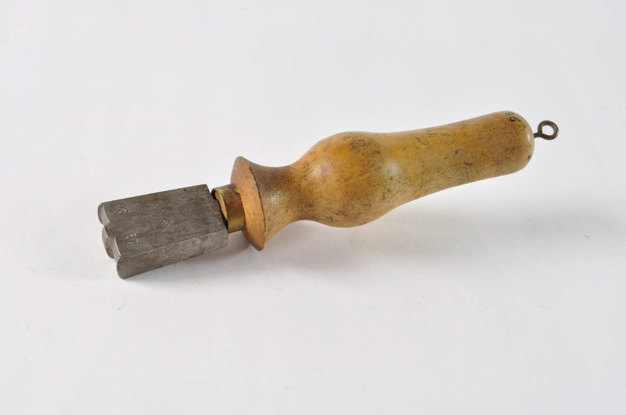 Ullathorme FER A LISSE Île-de-France, France 1920 1981.29.18 Photo Mucem