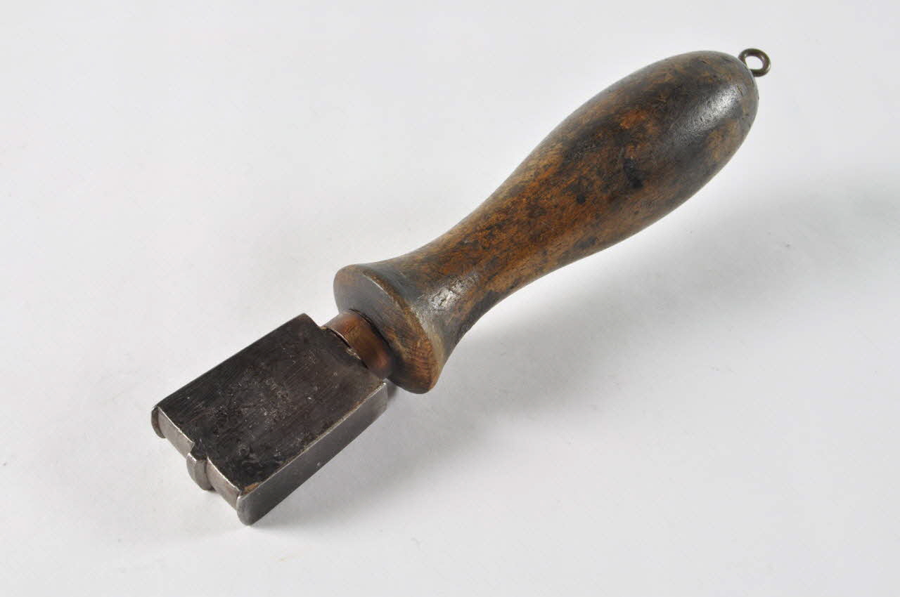 Ullathorme FER A LISSE Île-de-France, France 1920 1981.29.27 Photo Mucem