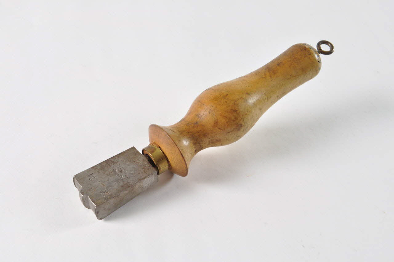 Ullathorme FER A LISSE Île-de-France, France 1920 1981.29.29 Photo Mucem