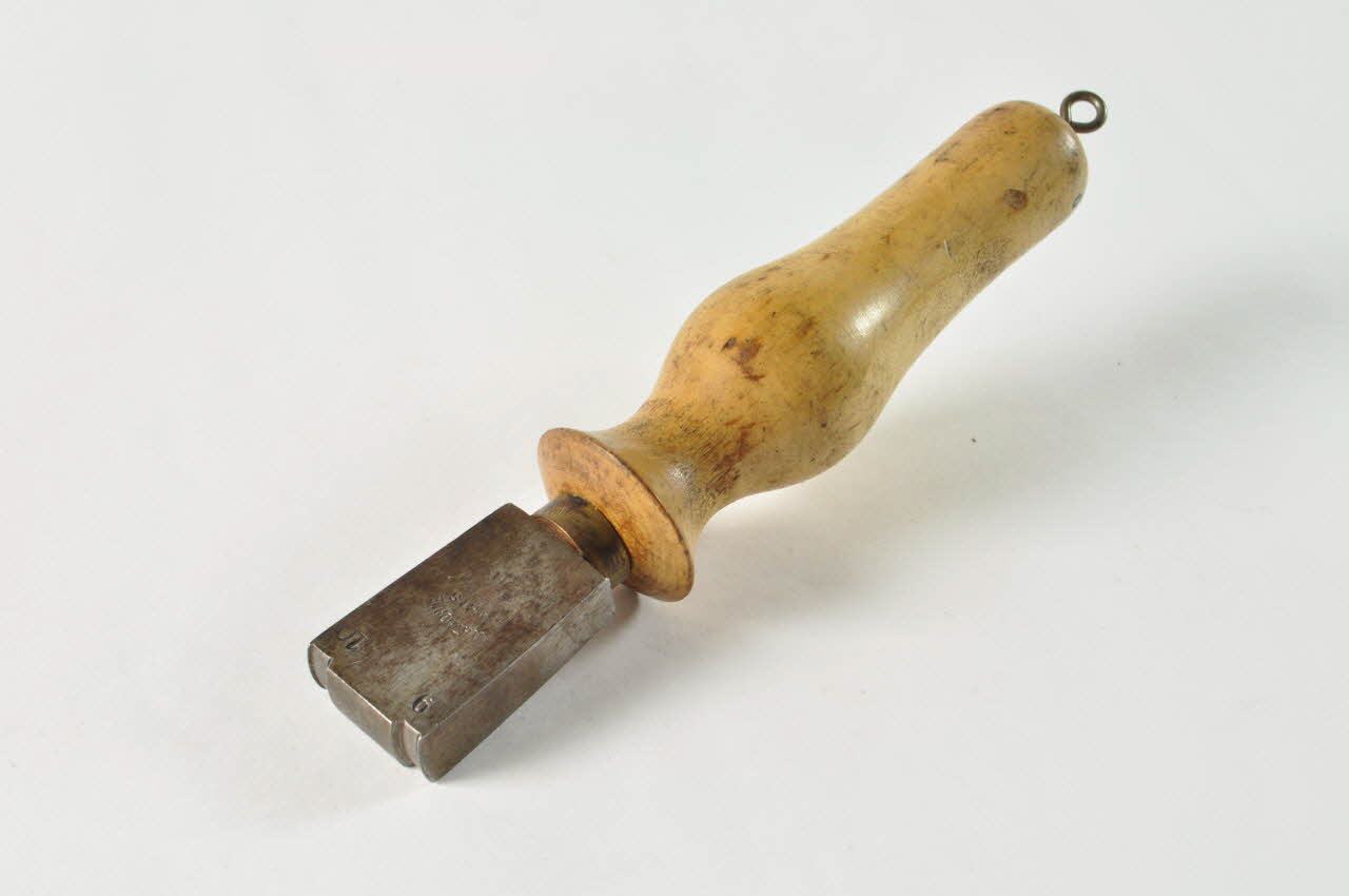 Ullathorme FER A LISSE Île-de-France, France 1920 1981.29.30 Photo Mucem