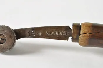Ullathorme roulette Île-de-France, France 1920 1981.29.43 Photo Mucem