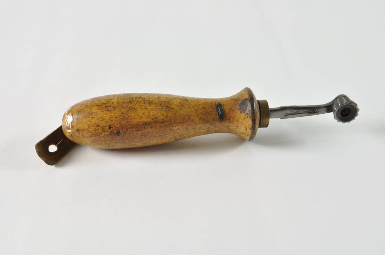 Ullathorme roulette Île-de-France, France 1920 1981.29.51 Photo Mucem