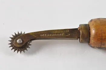 Ullathorme roulette Île-de-France, France 1920 1981.29.57 Photo Mucem