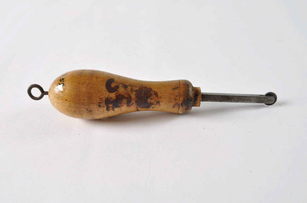 Adrien Dupuy ; Anonyme roulette Île-de-France, France 1920 1981.29.59 Photo Mucem