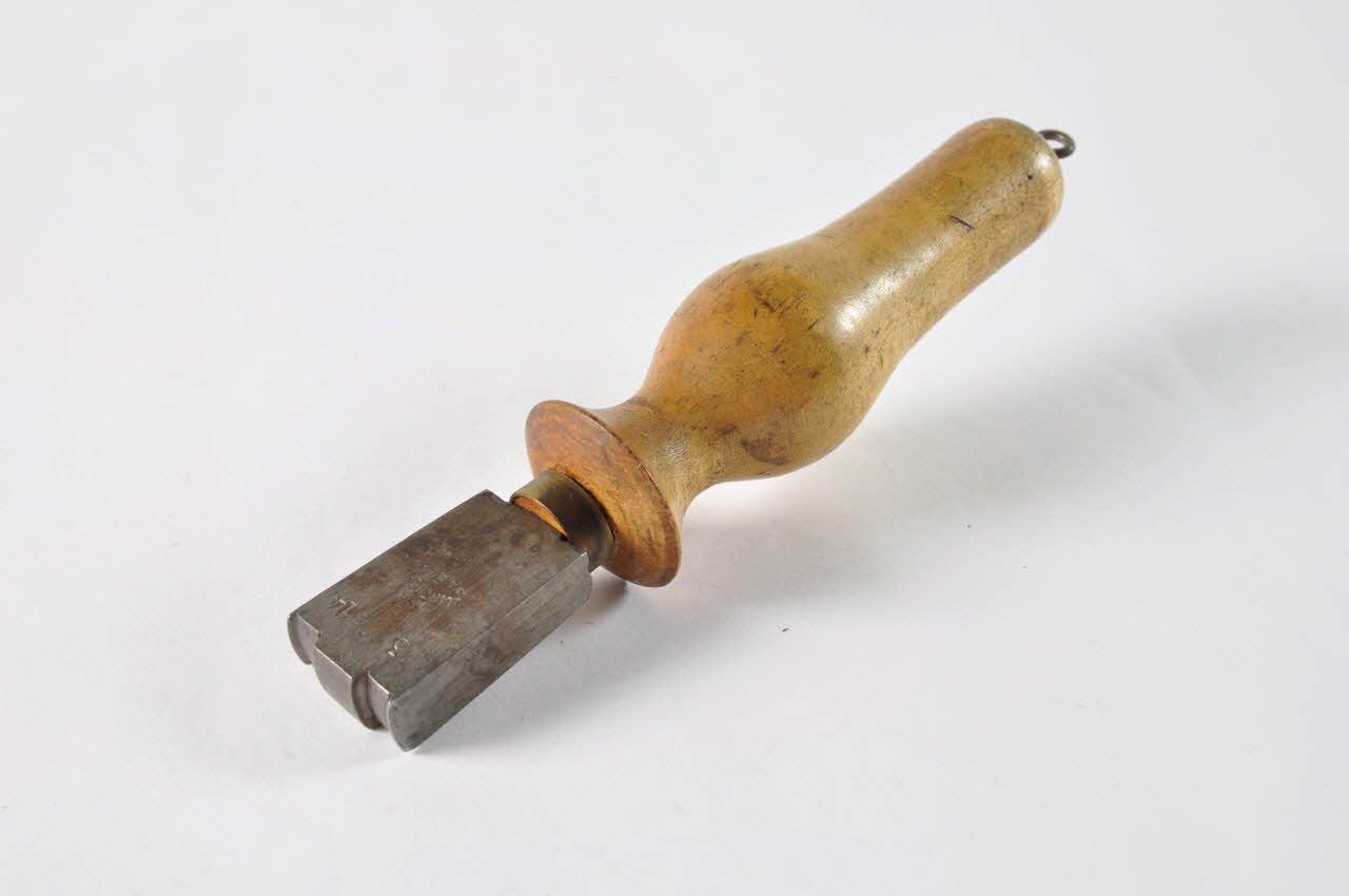 Ullathorme FER A LISSE Île-de-France, France 1920 1981.29.6 Photo Mucem