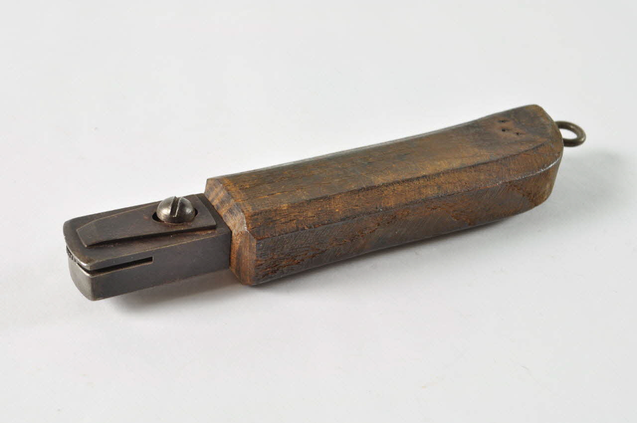 Adrien Dupuy FER A EMBOITAGE Île-de-France, France 1920 1981.29.61 Photo Mucem