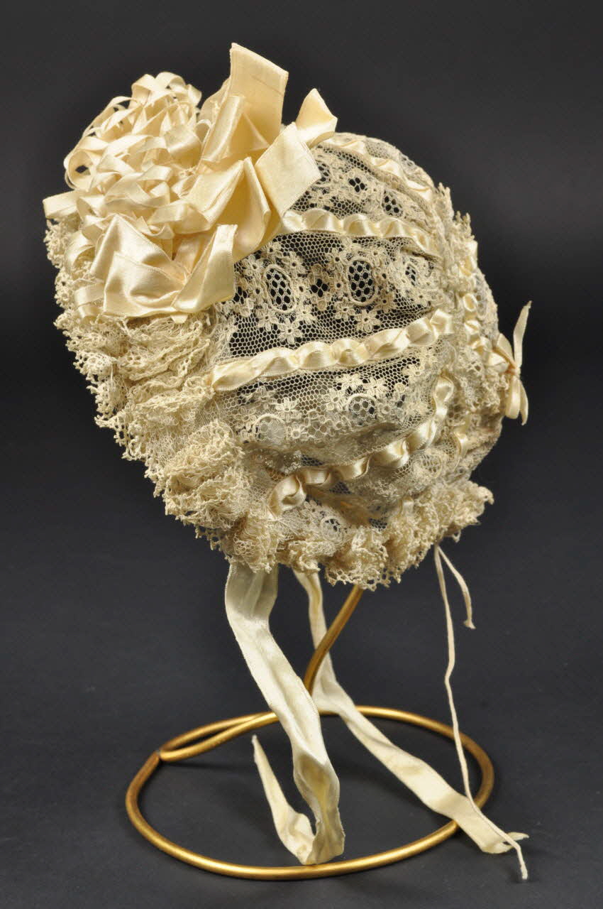 bonnet de baptême 1852 1981.6.1 Photo Mucem