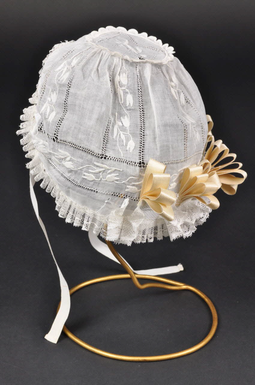 bonnet de baptême 1852 1981.6.3 Photo Mucem
